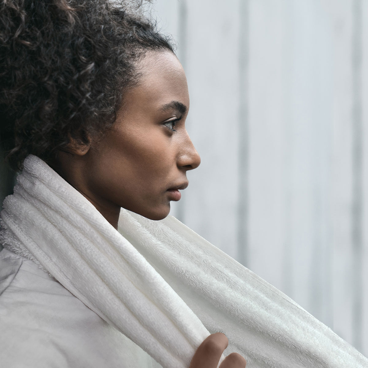 Can you describe the characteristics of these velour hand towels?