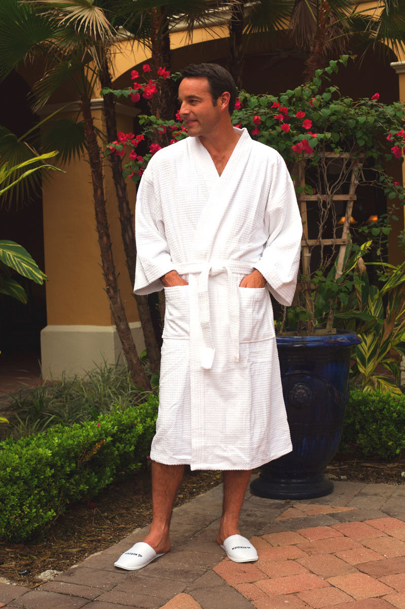 Does the bathrobe waffle cotton have a comfortable feel?