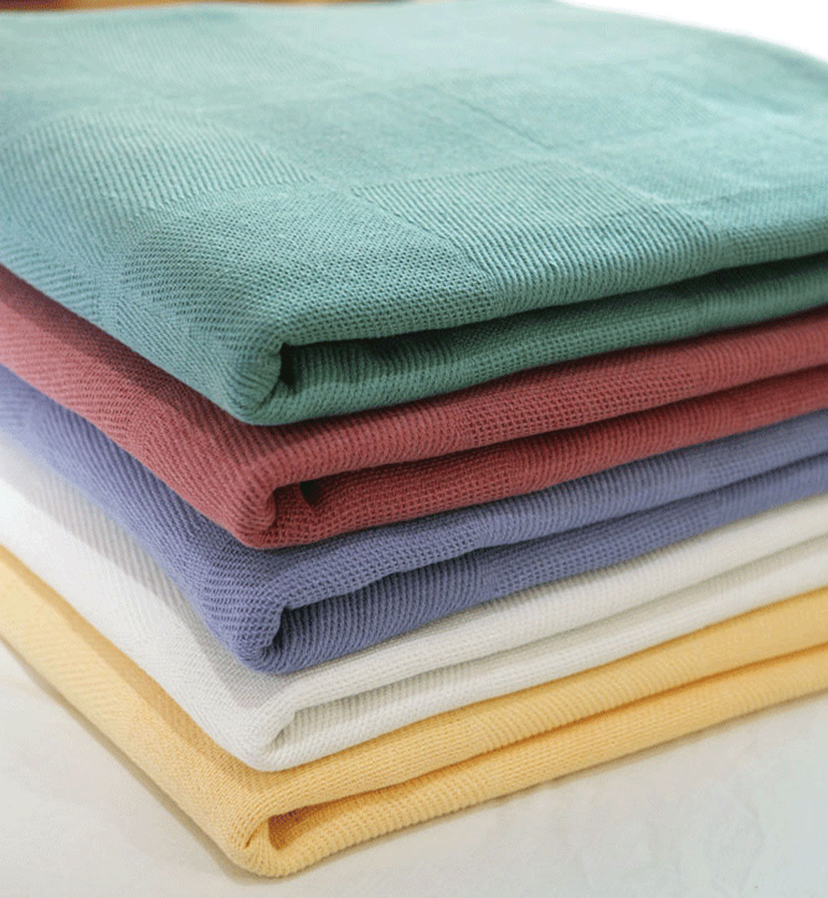 How are the Thermal Snag Free Blankets dyed?