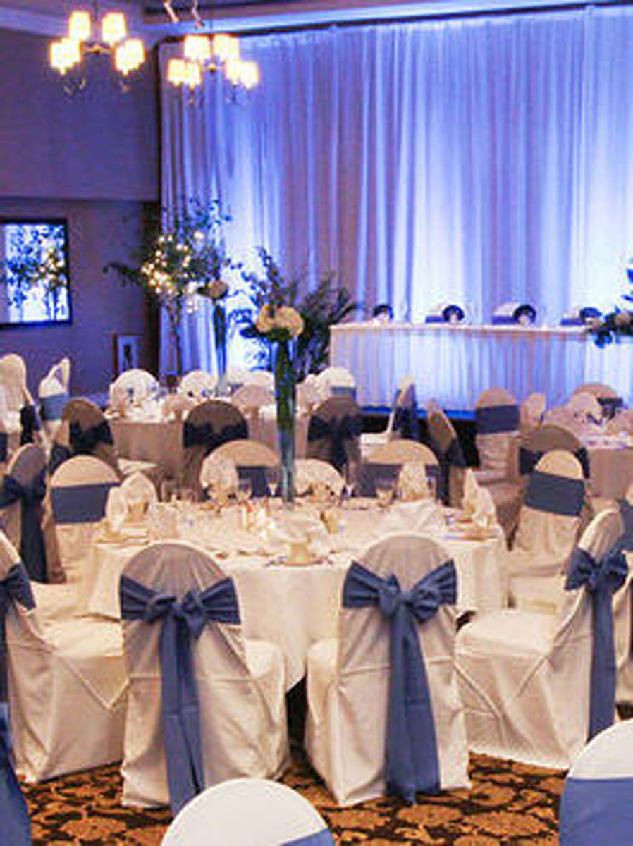 What types of events are perfect for the 72" round MagicSpun tablecloth?