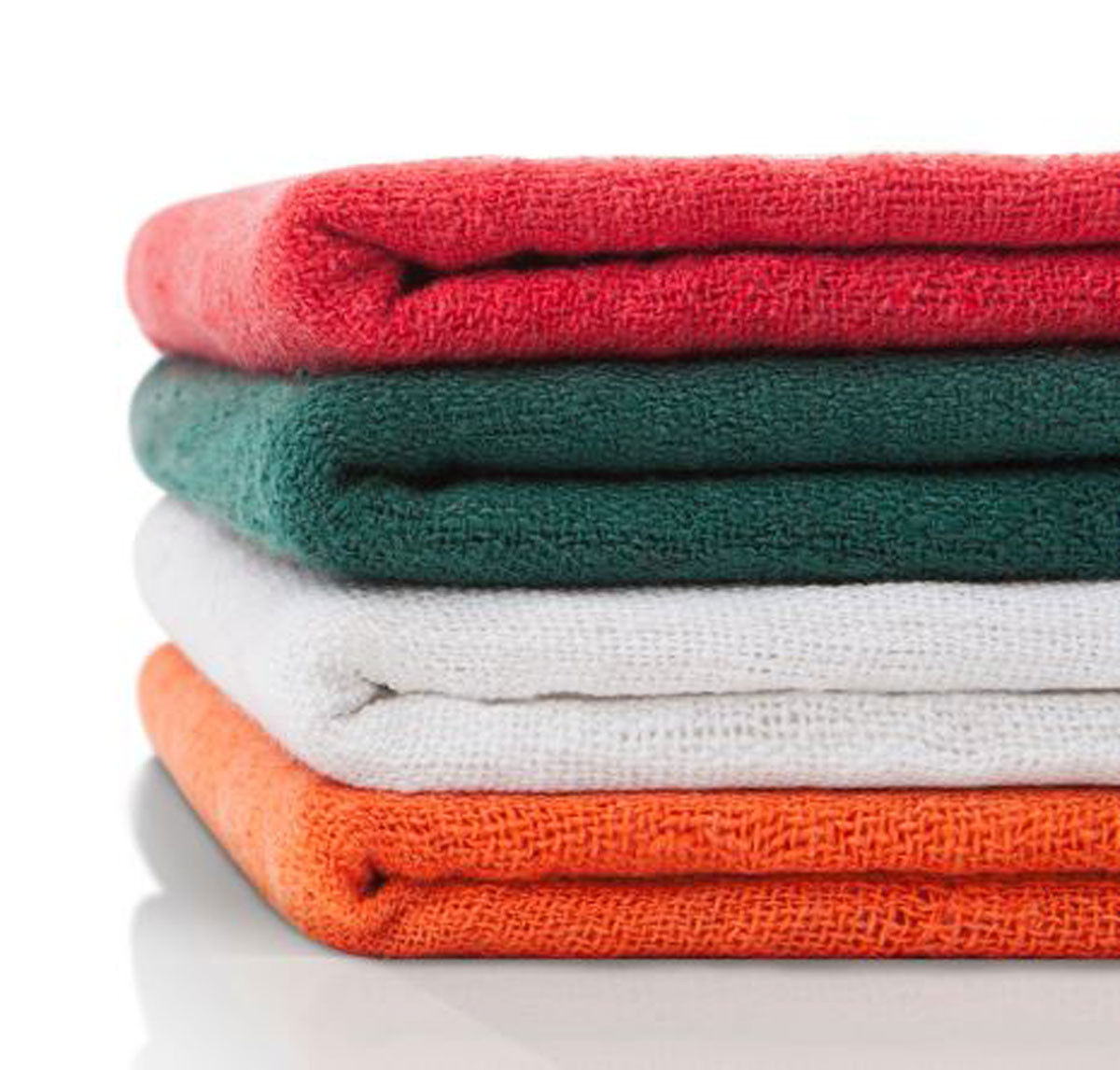 Are there color options available for the towels?