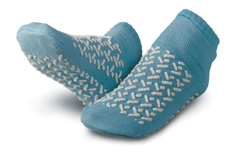 What size of hospital socks should a man under shoe size 5 purchase?