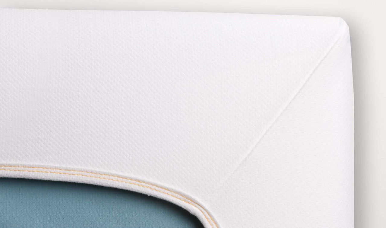 What unique laundry identification feature do American Dawn's Bariatric bed sheets have?