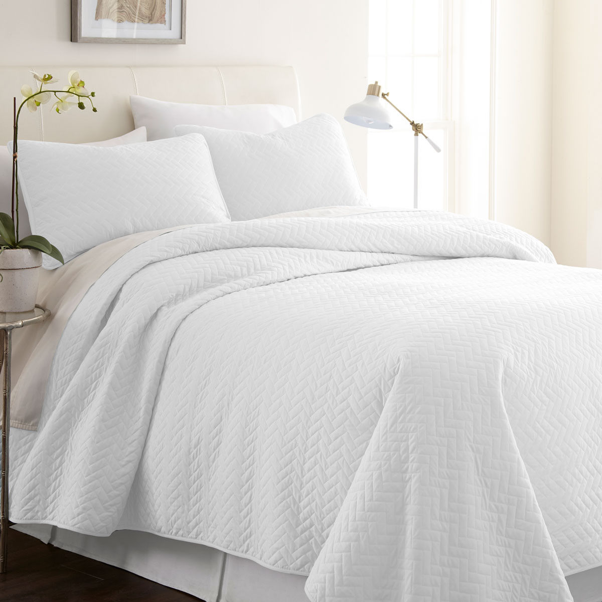 What is the purpose of the 3-Piece Herring Quilted Coverlet Set design?