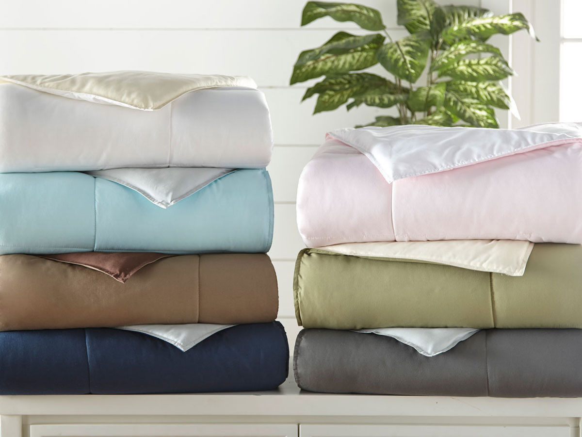 Are the shams included in the comforter set reversible?