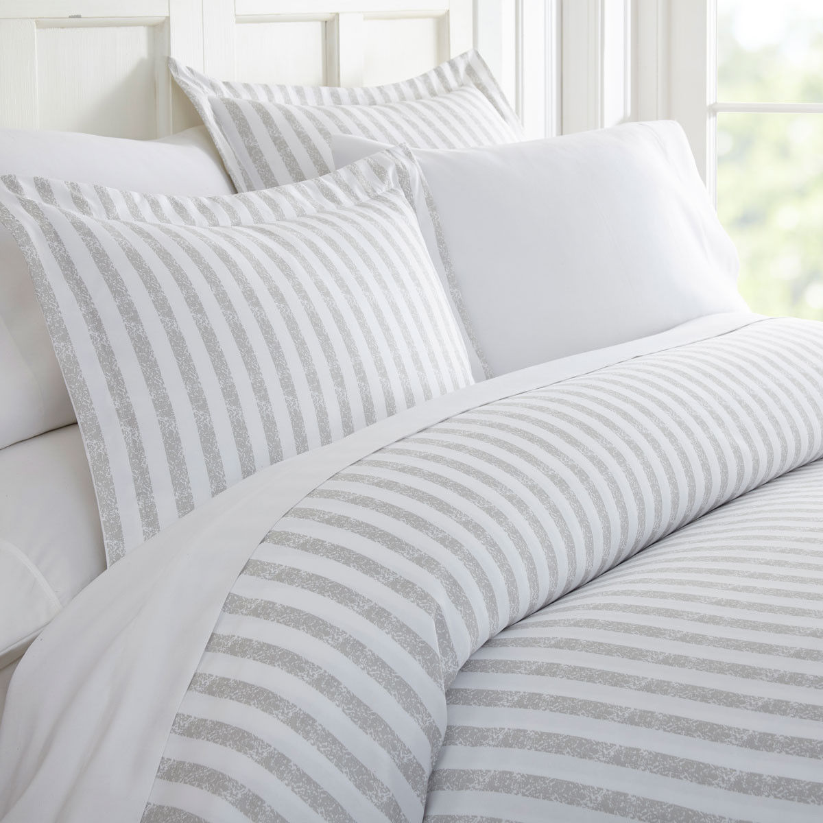 How should the duvet cover be cared for?