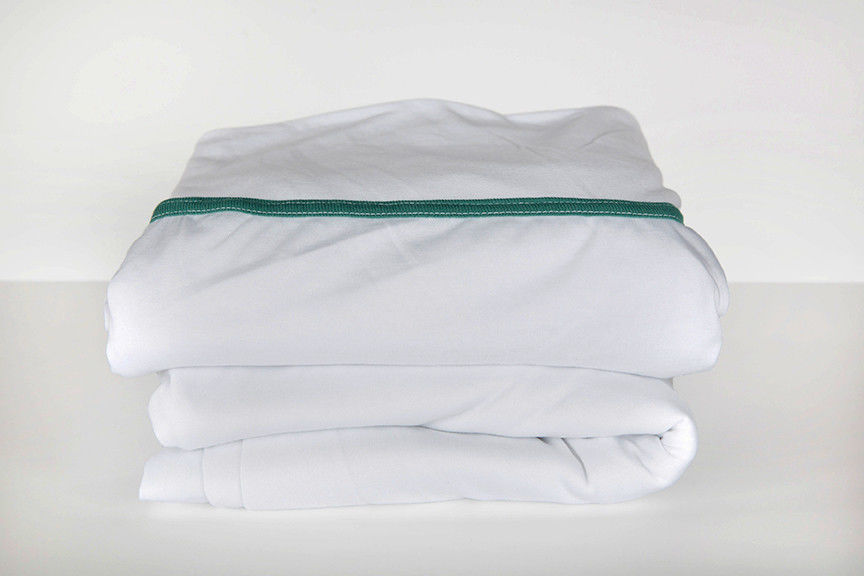 What are the key features of the Knitted Fitted Sheets by BLC Textiles?