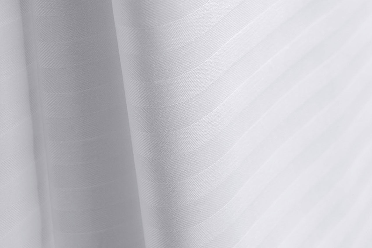 How is the construction of Standard Textile's ComforTwill Tone-on-Tone White comfortwill sheets?