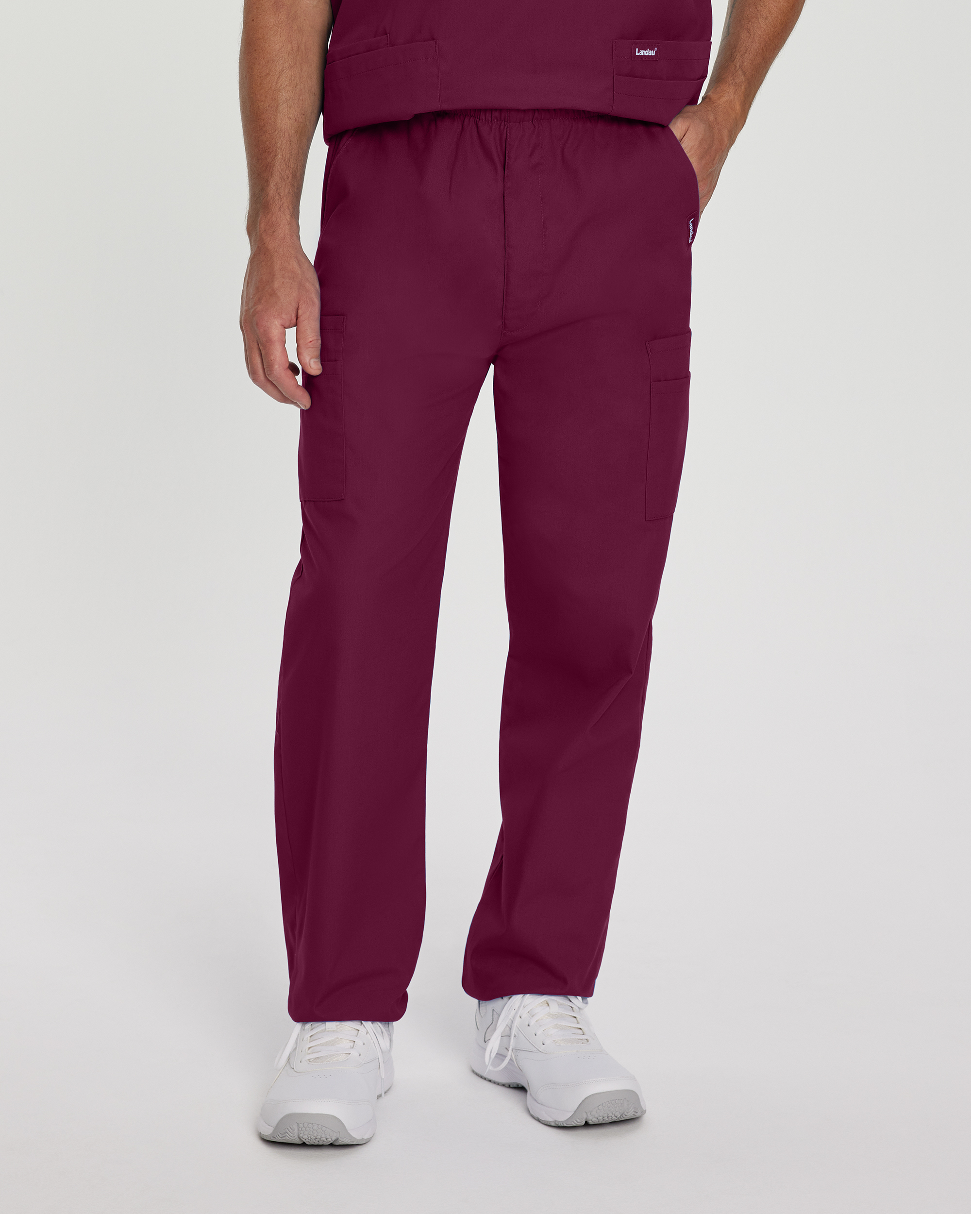How many pockets do these cargo scrub pants have and what are their types?