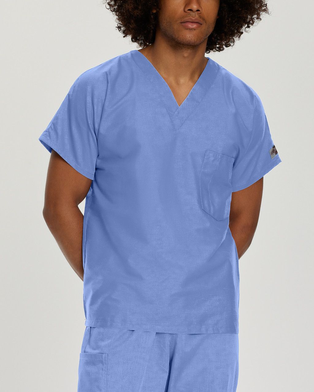 How many pockets does the scrub top have?