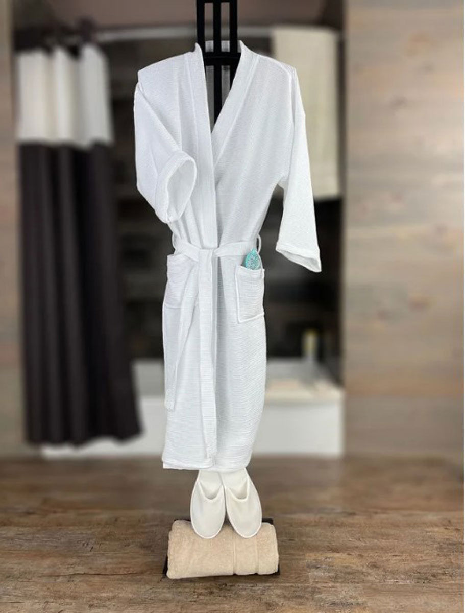 What features does the luxury waffle robe offer?