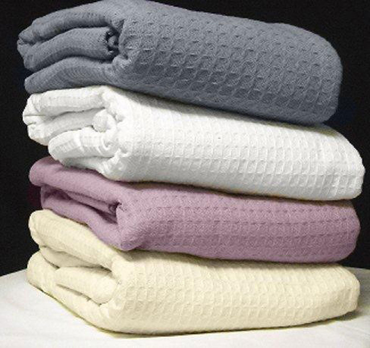 How does the weight quality of the Santa Clarita blanket compare to other cotton thermal blankets?