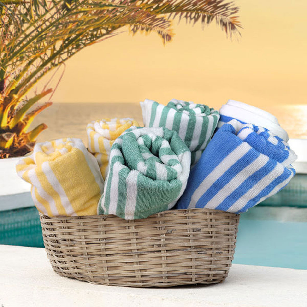 What is the design on the Playa Cabana Stripe Bulk Beach Towels?